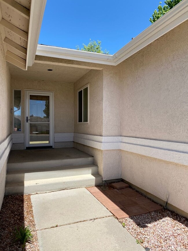 Building Photo - *COMING SOON* Beautifully Upgraded Rancher...