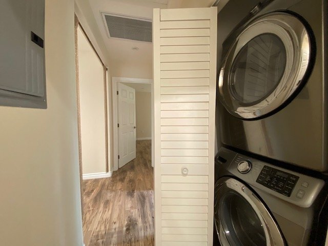 Building Photo - 6657 Enfield Ave