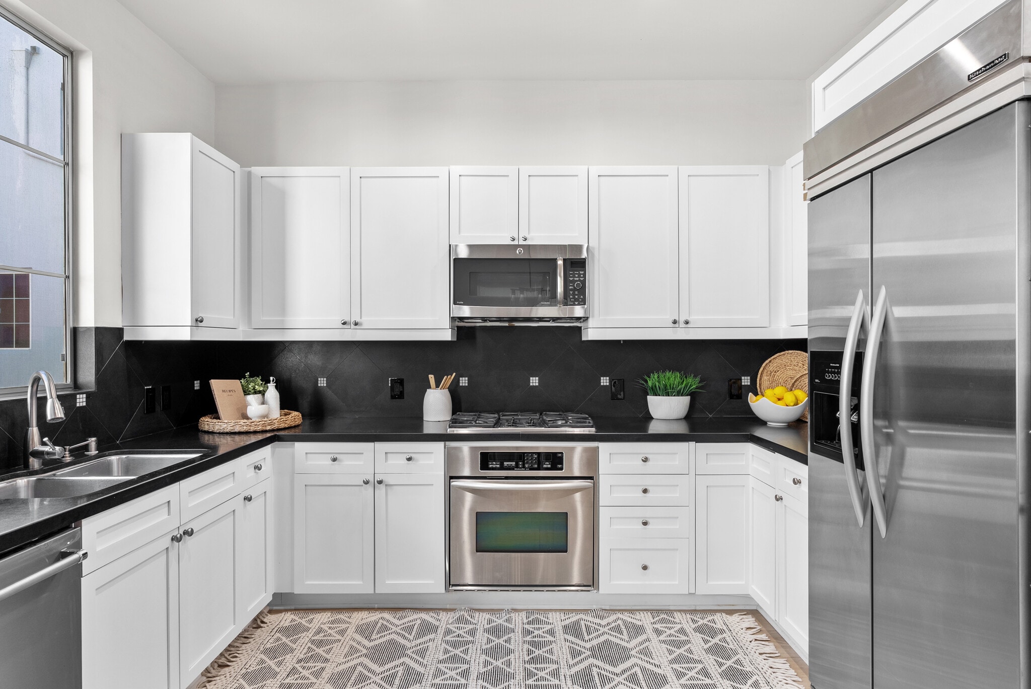 Building Photo - 5350 Playa Vista Dr