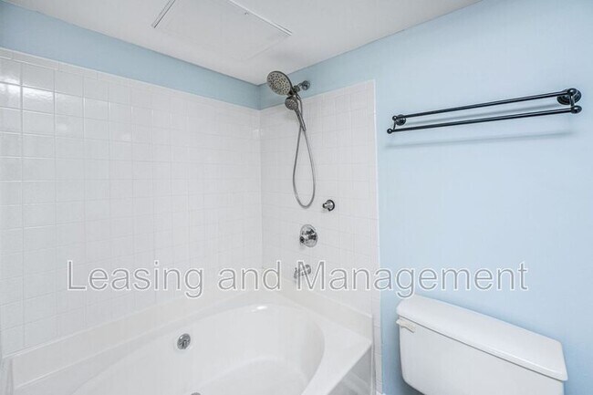 Building Photo - 242 Little Oak Island Dr