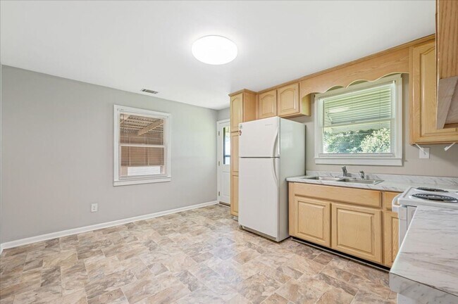 Building Photo - Recently Renovated 2-Bedroom Home – 1.5 Mi...