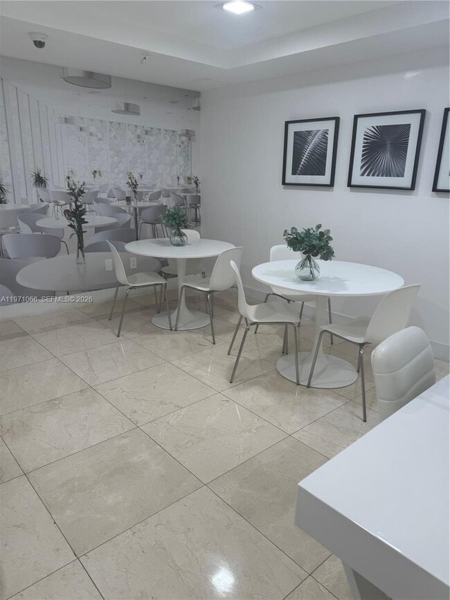 Building Photo - 15901 Collins Ave