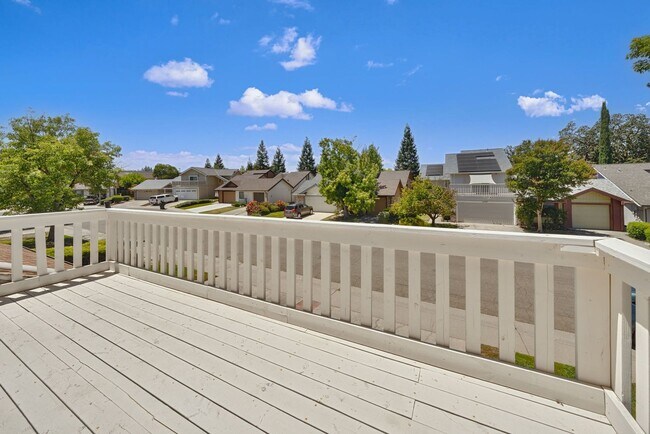 Building Photo - 3 Bedroom Home with Fireplace and LVP Flooring & 2-Car Garage!