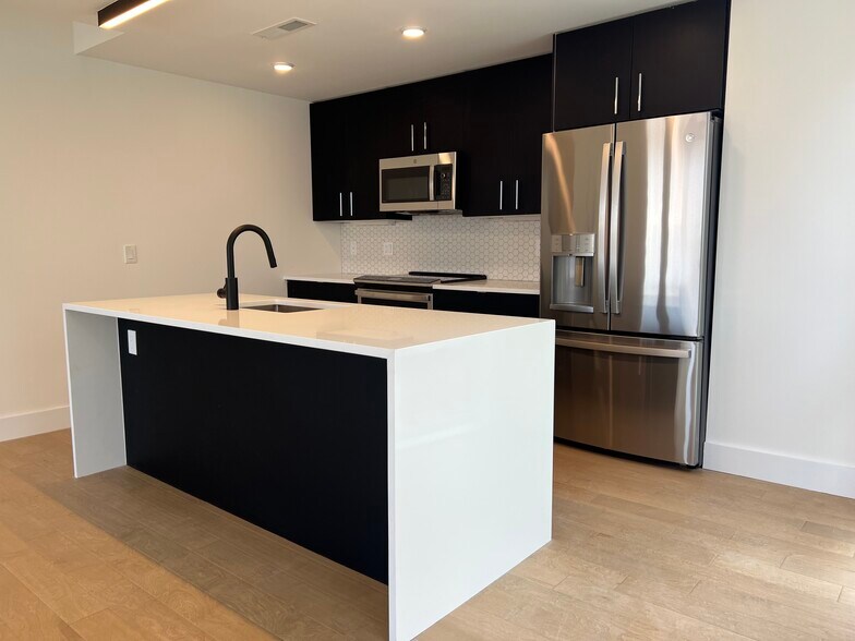 Building Photo - 1501 N 31st St