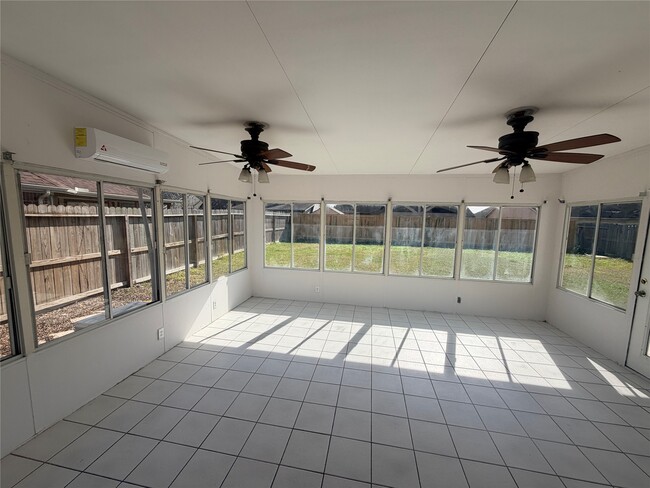 Building Photo - 14014 Long Shadow Dr