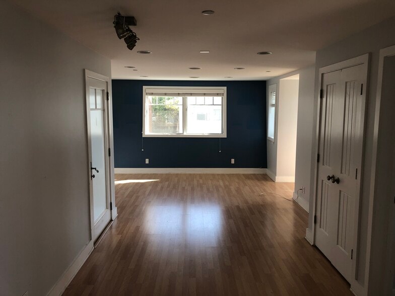 Living Area - 121 31st Pl