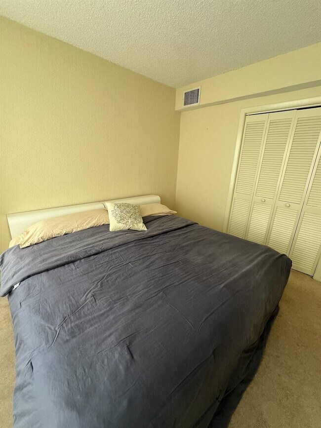 Building Photo - 3800 Galt Ocean Dr