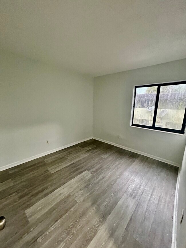 Building Photo - WEJ 13550 LLC - 2252