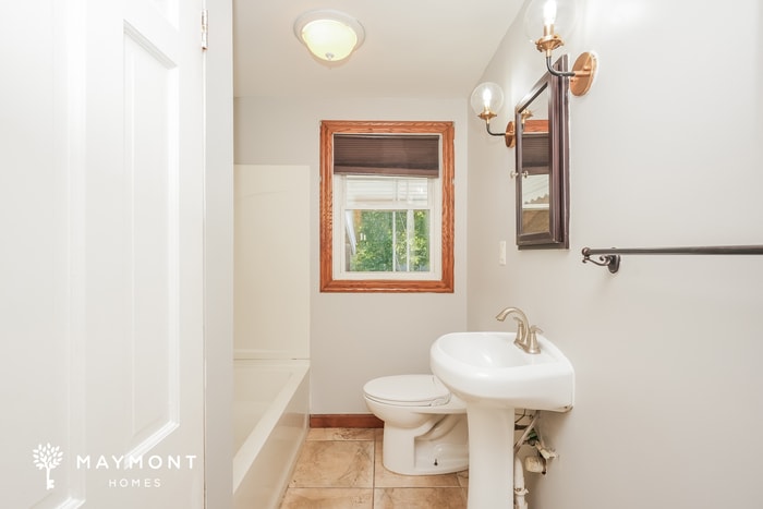 Building Photo - 1034 5th St