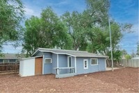 Building Photo - Cozy 1 Bed/1 Bath with ample room for all ...