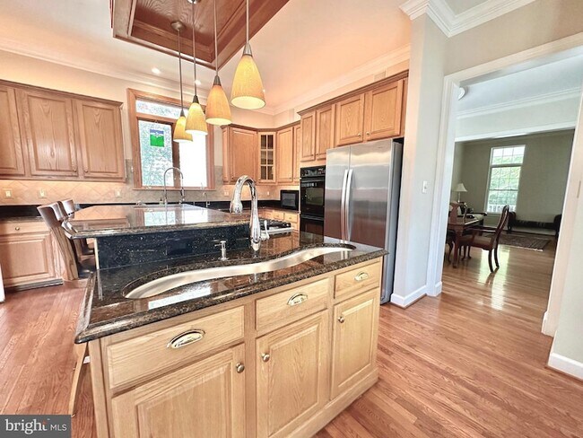 Building Photo - 307 Creek Valley Ln