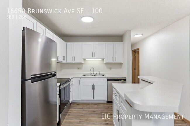 Building Photo - 16650 Brunswick Ave SE