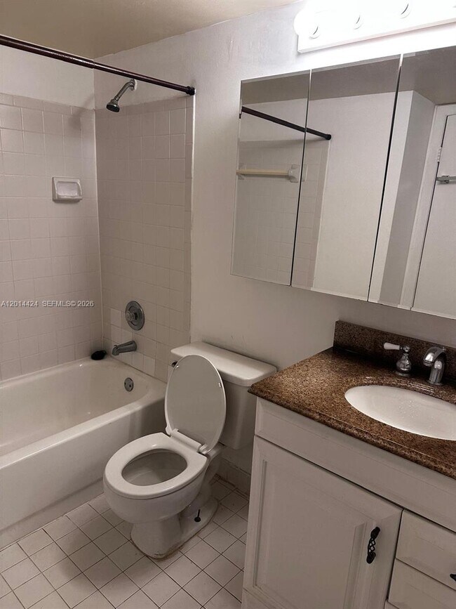 Building Photo - 979 Coral Club Dr
