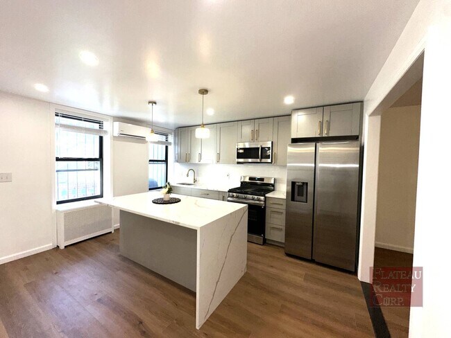 Building Photo - 364 Marion St