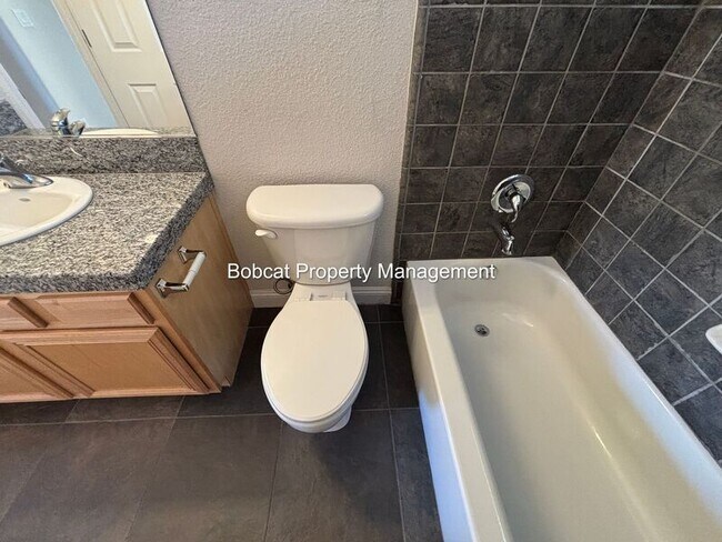 Building Photo - 1320 Thompson St