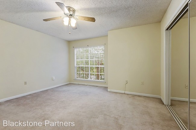 Building Photo - 2 br, 2.5 bath House - 80 Brent Ct