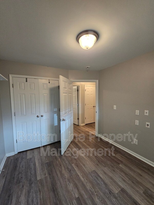 Building Photo - 3850 Fircrest Dr