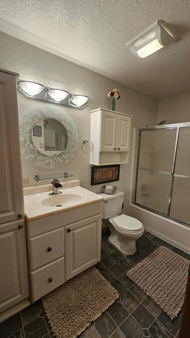 Building Photo - Fully Furnished House with views and all utilities covered