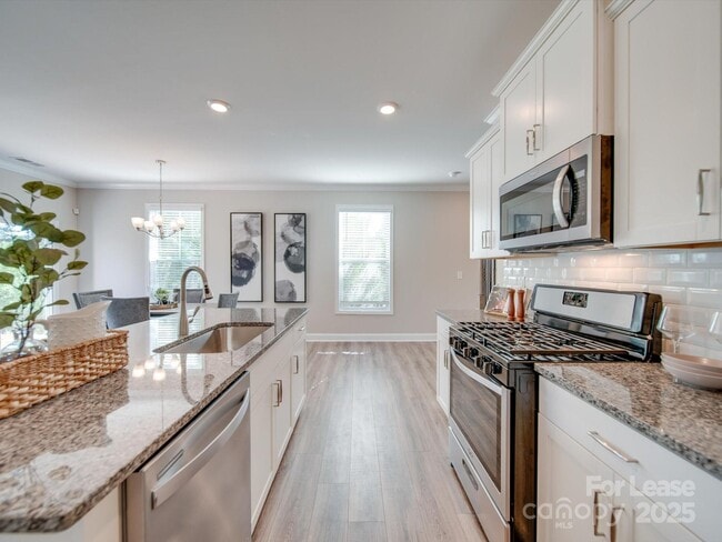 Building Photo - 574 Altamonte Dr
