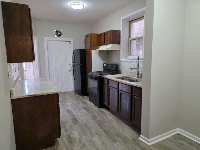 Building Photo - 7719 S Essex Ave