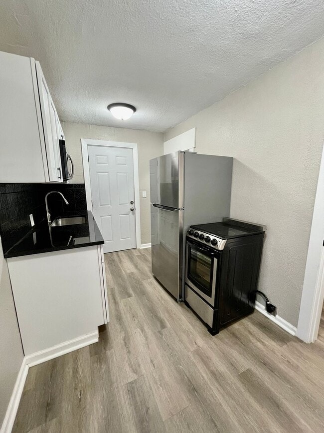 Building Photo - Remodeled Studio HOUSE with Fence and Garage