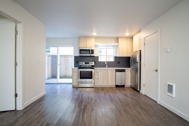 Building Photo - Contemporary 1-Bedroom Flat w/ DW + W/D Ready Late August!