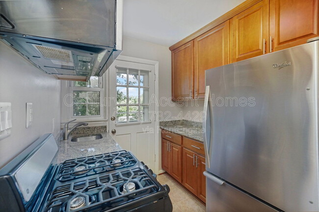 Building Photo - 2707 Jefferson Dr