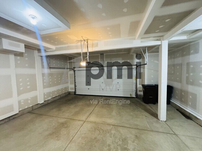 Building Photo - 5749 Shadowfair Ln