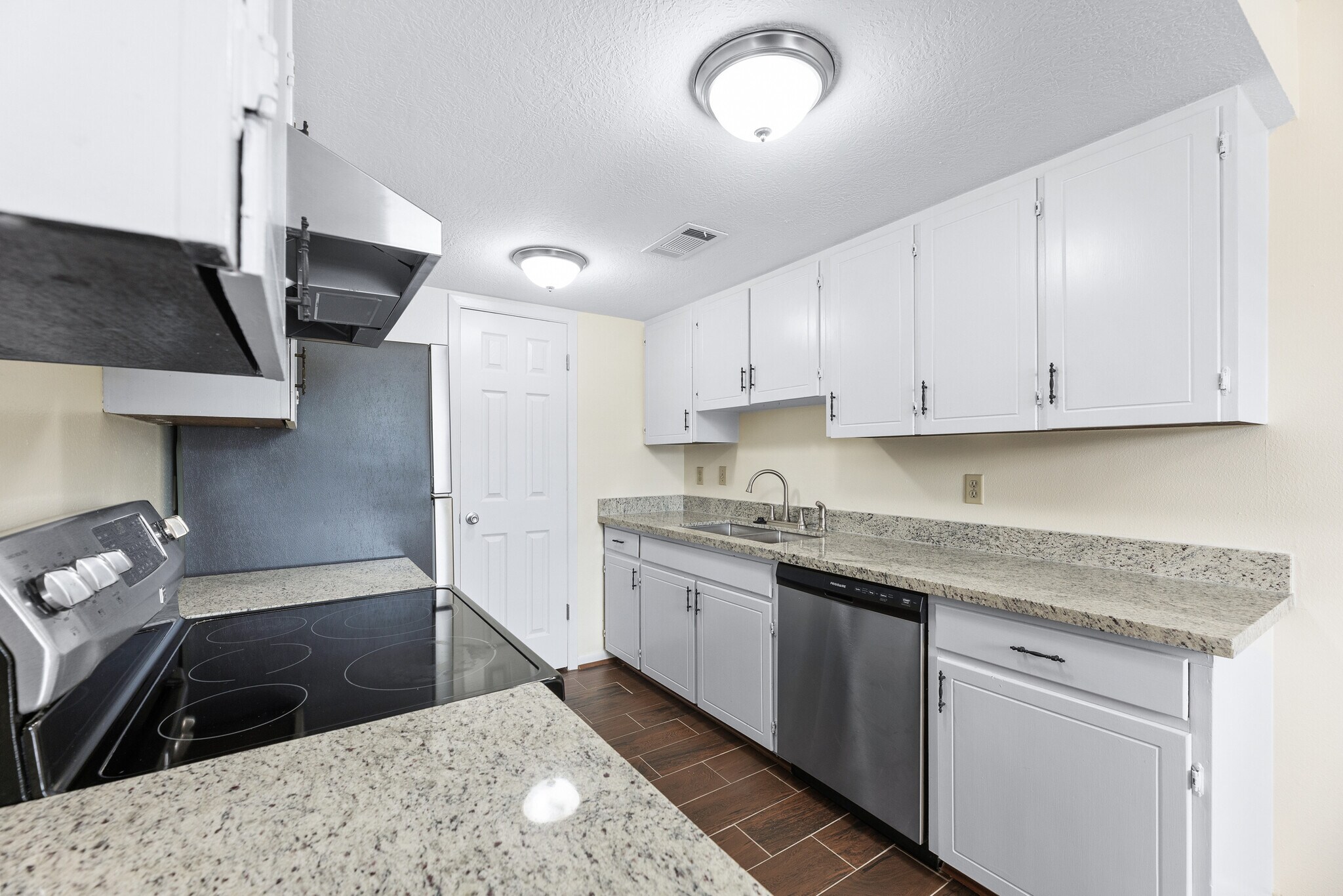 Building Photo - 717 Cedar Bayou Rd