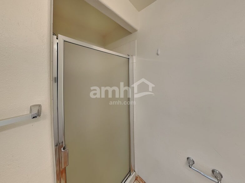 Building Photo - 1951 Silver Whisper Ave