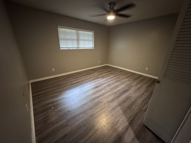 Building Photo - 2308 Avondale Dr