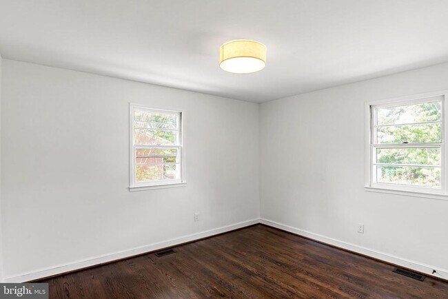 Building Photo - 5019 Leland Dr