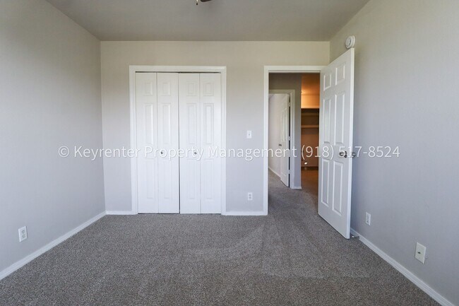 Building Photo - 3 Bed | 1.5 Bath in Central Tulsa!