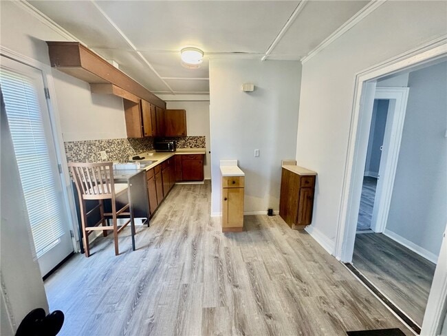 Building Photo - 113 W Main St