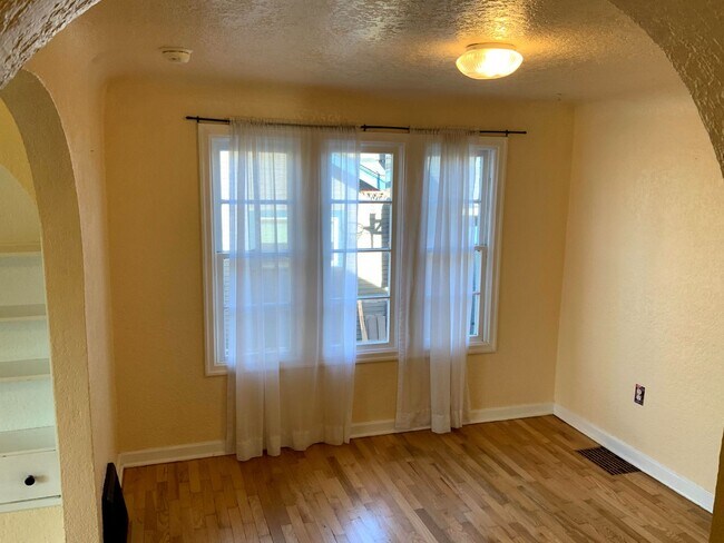 Building Photo - 4 Bedroom, 1.5 Bath House