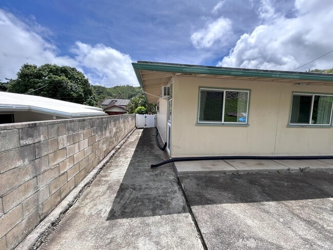Building Photo - 44-113-113 Nanamoana St