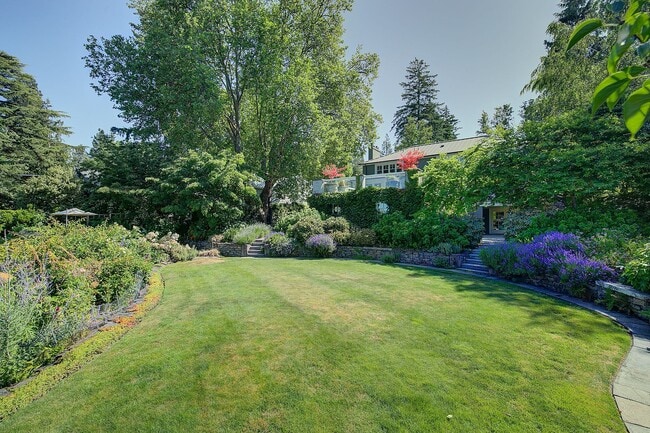 Building Photo - 5Bd/3.5Ba Medina Home