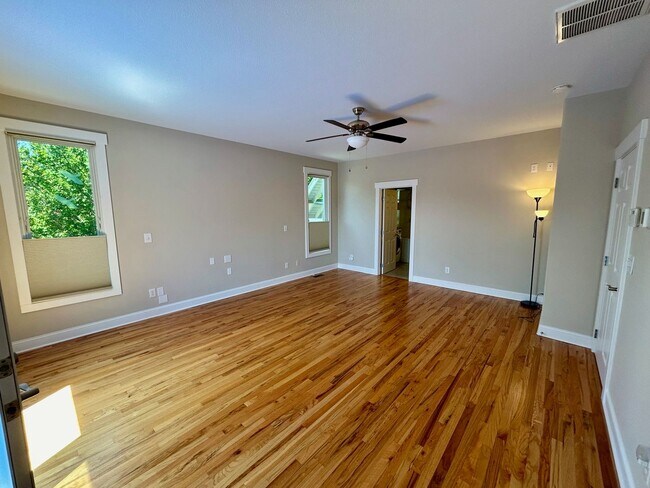 Building Photo - Central AVL - Custom Built, Made for Enter...
