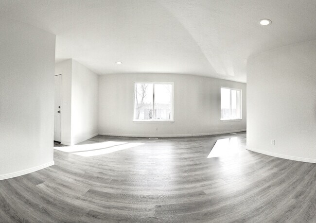Building Photo - Layton 4-plex