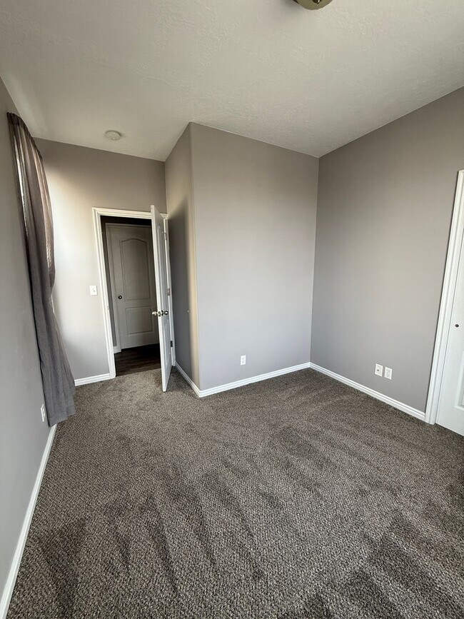 Building Photo - Beautifully Updated Foxboro Townhome – Steps from Nature Trails