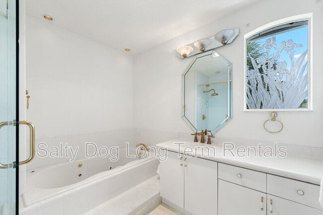 Building Photo - 626 Riverside Dr