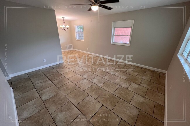 Building Photo - Updated 3 Bedroom/2 Bathroom House in Mobile!