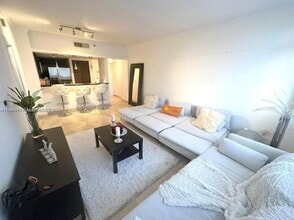 Building Photo - 540 Brickell Key Dr
