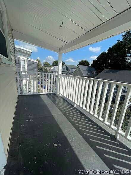 Building Photo - 44 Fairbanks St