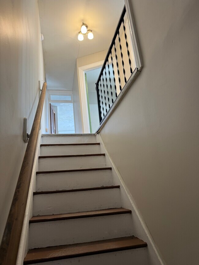 Building Photo - 402 4th St