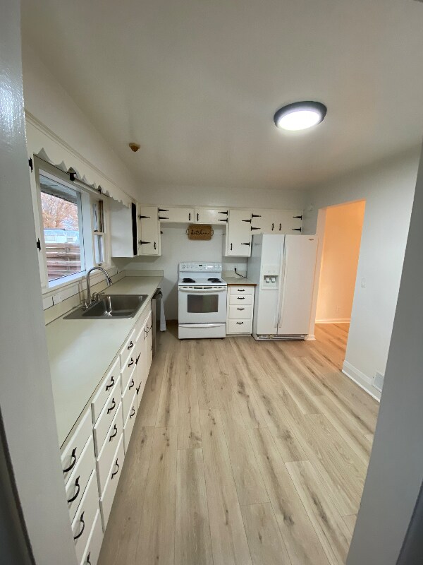 Building Photo - 535 SE Scenic View Dr