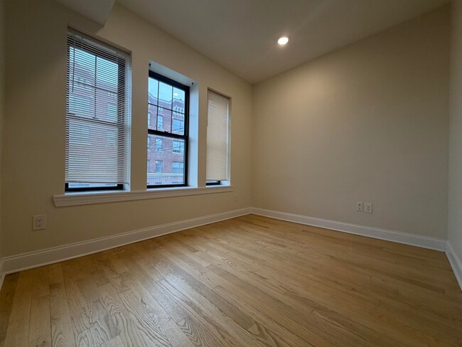 Building Photo - 84 Van Wagenen Ave