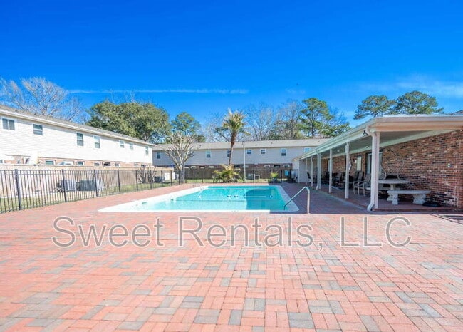 Building Photo - 415 Parkdale Dr