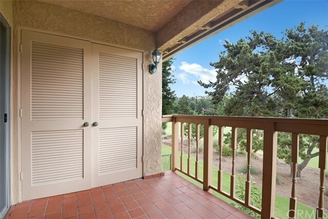 Building Photo - 31618 W Nine Dr