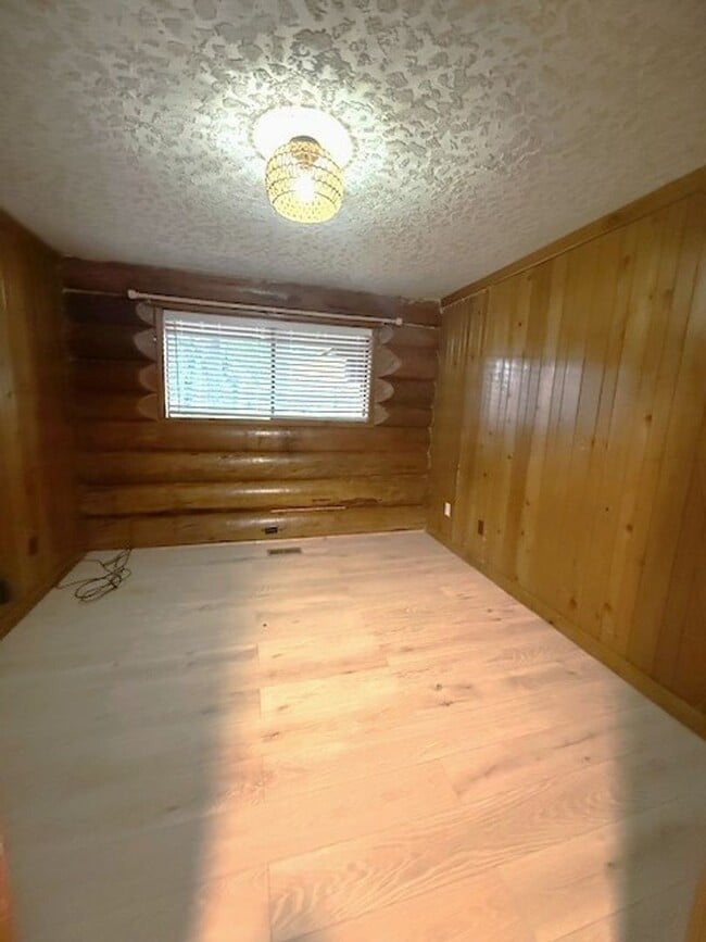 Building Photo - Country Living 3 Bedroom 2 Bath Newberg OR 97132